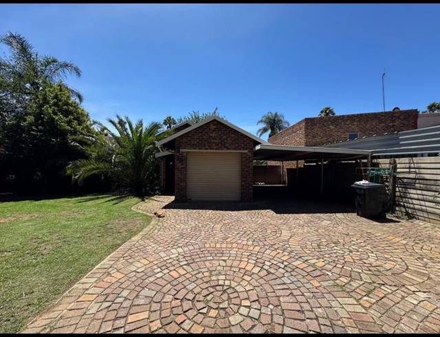 3 BEDROOM HOUSE FOR SALE IN BONAERO PARK